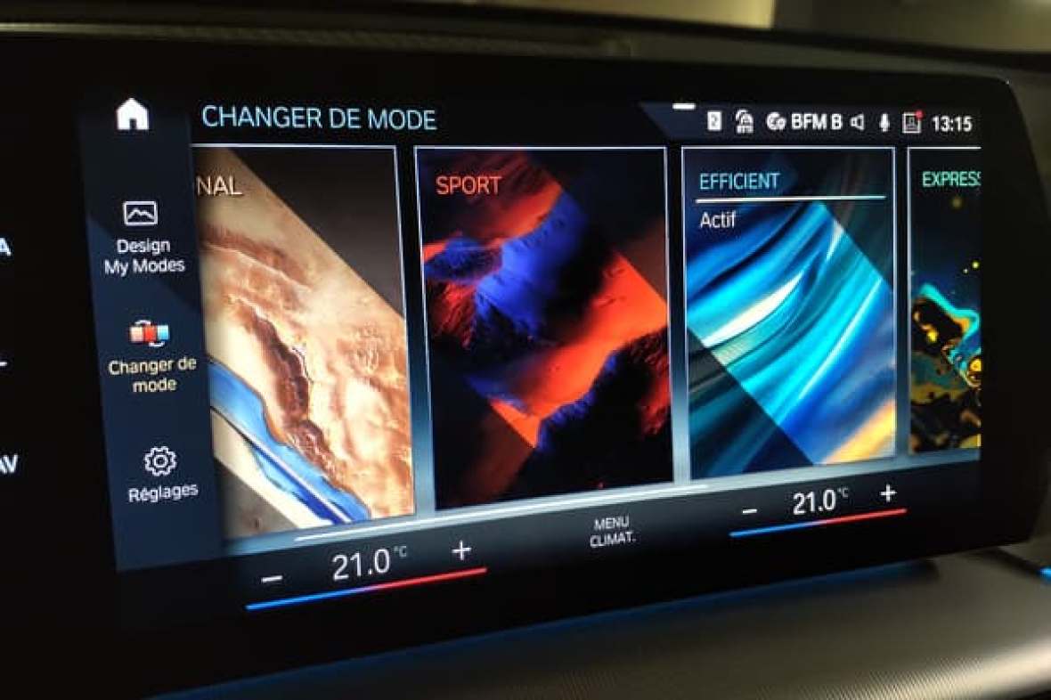 On the central display of the BMW iX1, the various mood modes can be selected.