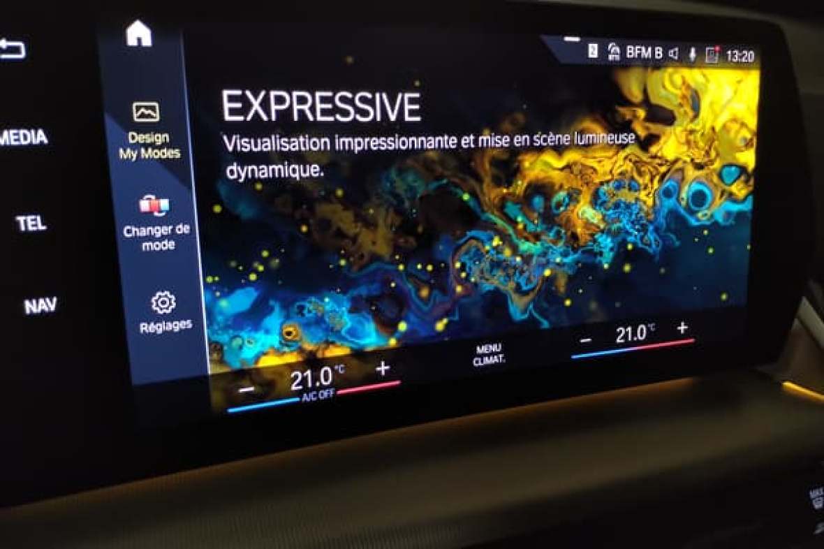 Expressive mode offers dynamic sound and visual effects.
